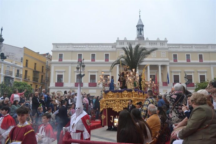 Archivo - El arzobispo espera que la declaración internacional de la Semana Santa de Badajoz atraiga más fieles a los templos