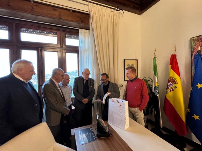 Reunión del presidente de la Diputación de Cáceres, Miguel Ángel Morales, y representantes del Comité de la Cuenca del Río Uruguay (CCRU)
