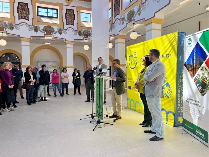 El subdelegado del Gobierno en Sevilla, Francisco Toscano, interviene en la inauguración del mercado de abastos de Lebrija.