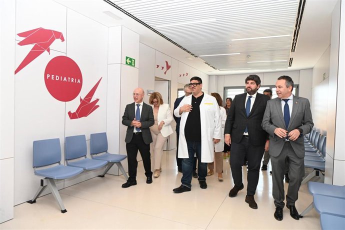 El presidente de la Comunidad, Fernando López Miras, en la inauguración del nuevo Centro de Salud de Abanilla. Le acompañó el alcalde del municipio, José Antonio Blasco
