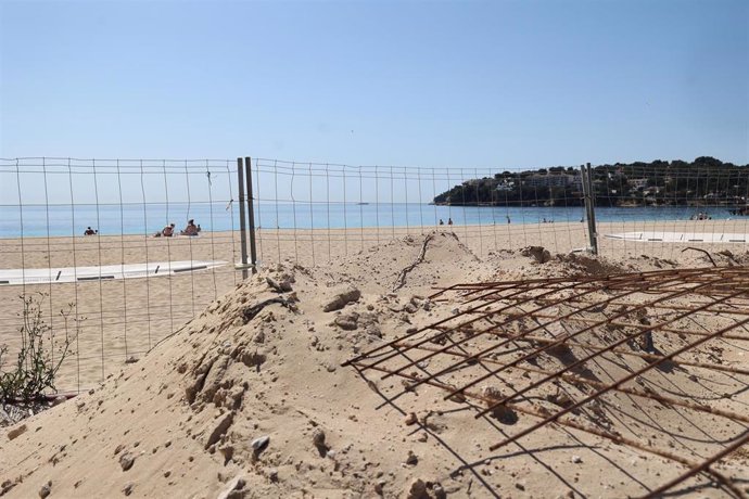 El ministro de Industria y Turismo, Jordi Hereu, visita las obras de mejora realizadas en el Paseo Marítimo de Magaluf, Calvià, Mallorca, Baleares (España).