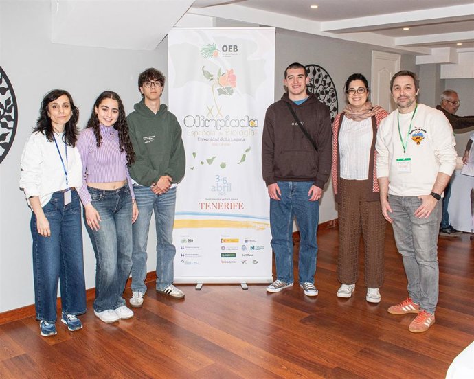 Delegación asturiana en la Olimpiada Española de Biología: Eva Martínez; Sara Vázquez Benazzouz; Álvaro Gómez Valverde; Marcos García López; Candela Cuesta y Eduardo Cires.