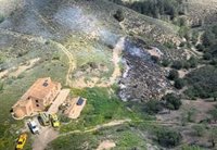 Los bomberos controlan un incendio forestal declarado en la diputación lorquina de Humbrias