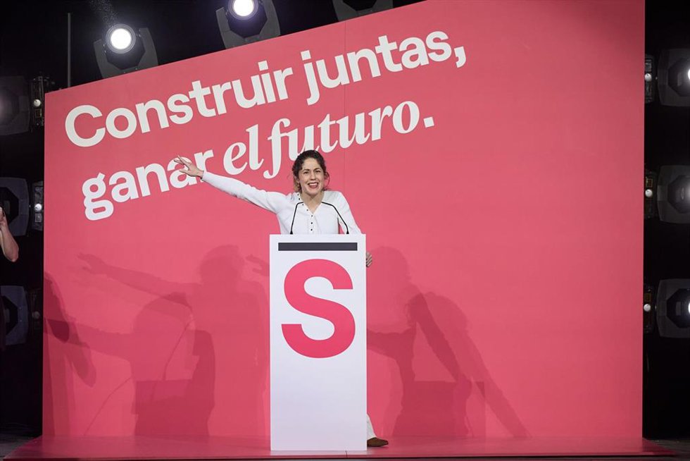 La nueva coordinadora general de Sumar, Lara Hernández, interviene durante la clausura de la Asamblea Estatal de Sumar, en el Teatro Alcázar, a 30 de marzo de 2025, en Madrid (España).