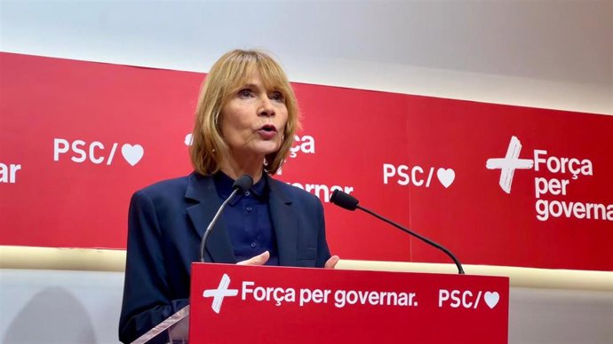 La viceprimera secretaria y portavoz del PSC, Lluïsa Moret, en una rueda de prensa desde la sede del partido