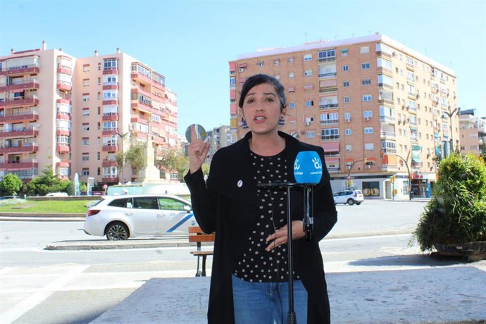 La portavoz adjunta del grupo municipal Con Málaga, Toni Morillas, atiende a los medios