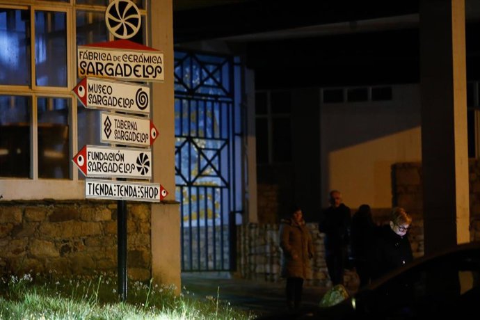 Indicaciones de las instalaciones de la fábrica de cerámica de Sargaledos, a 3 de abril de 2025, en Cervo, Lugo, Galicia (España). Los trabajadores de Sargadelos continúan preocupados tras el anuncio de cierre de las instalaciones en Cervo. El motivo del 