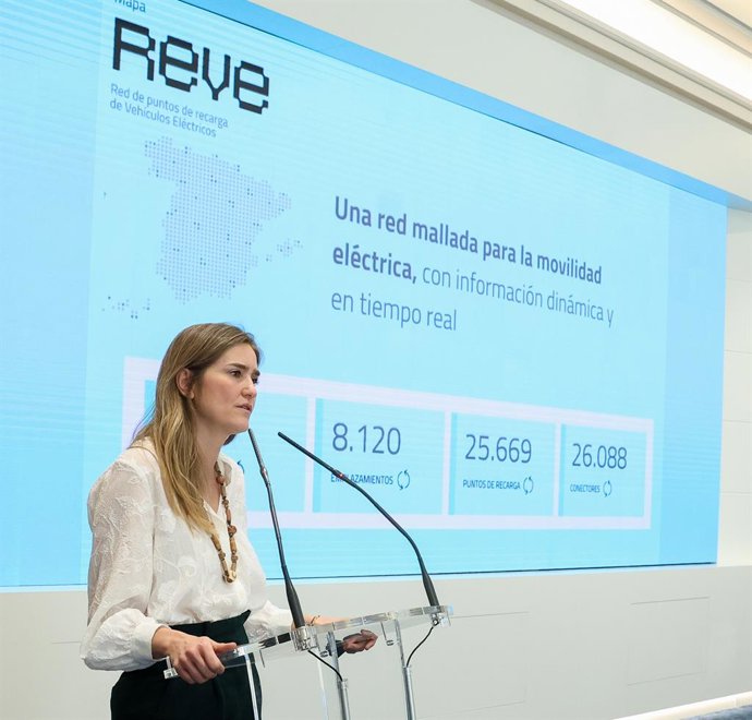 Aagesen lanza el mapa de recarga 'Reve' que garantiza un punto de carga por cada 50 kilómetros.