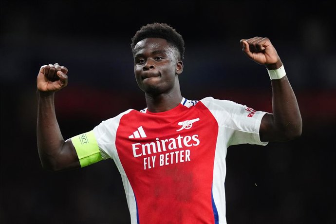 Archivo - 01 de outubro de 2024, Reino Unido, Londres: Bukayo Saka, do Arsenal, comemora o segundo gol de sua equipe durante a partida de futebol da Liga dos Campeões da UEFA entre o Arsenal e o Paris Saint Germain no Emirates Stadium. Foto: Adam Davy/PA 