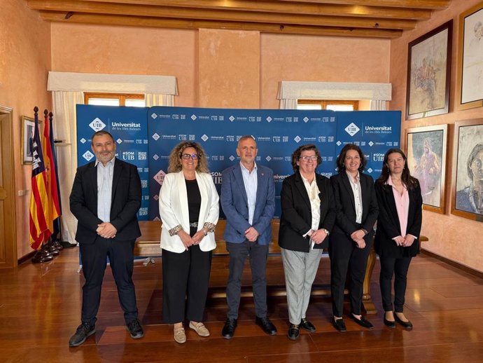 Acto de firma del convenio entre el IBDona y la UIB para mantener la Cátedra de Estudios de Violencia de género para este año 2025.