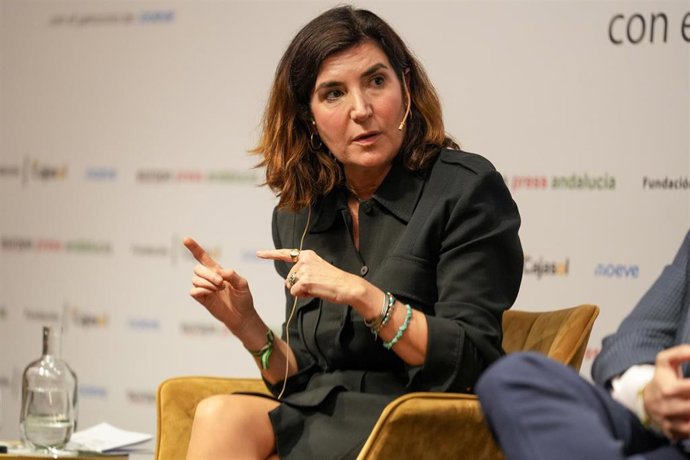 La consejera de Empleo, Rocío Blanco, durante los Desayunos Informativos de Europa Press Andalucía organizado en colaboración con la Fundación Cajasol y con el patrocinio de Moeve. 