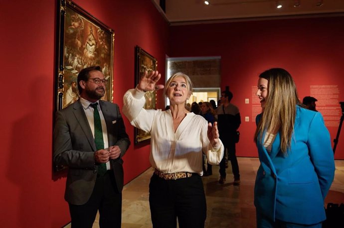 La consejera de Cultura y Deporte, Patricia del Pozo, en el centro en la imagen