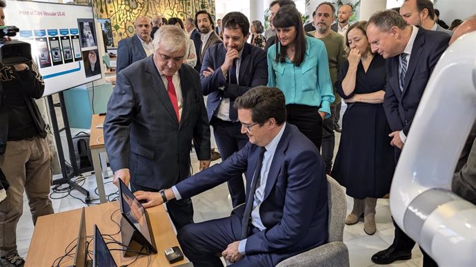 El ministro Óscar López
