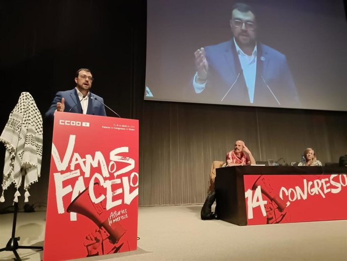 El presidente del Principado de Asturias, Adrián Barbón, interviene en el 14 congreso de CCOO de Asturias, celebrado en el recinto ferial gijonés 'Luis Adaro'