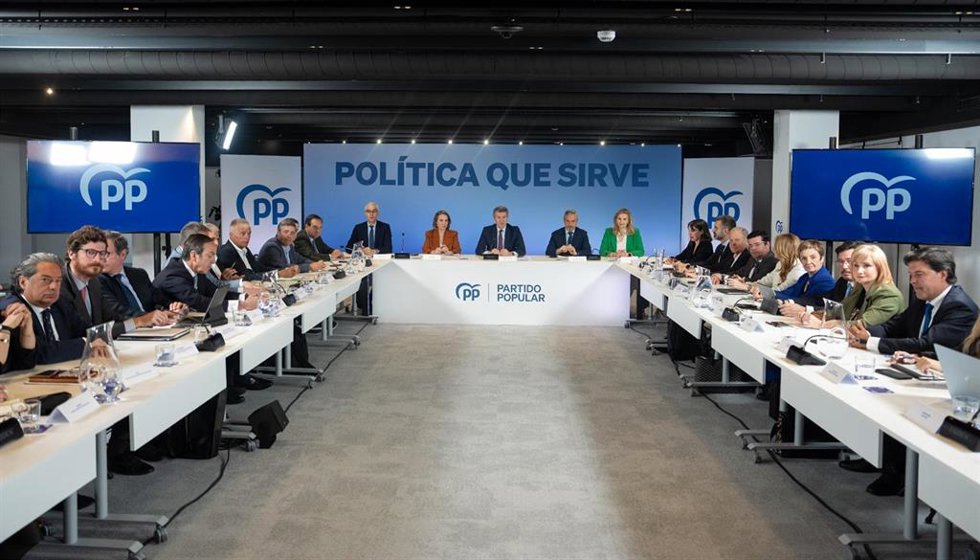 Reunión del presidente del PP, Alberto Núñez Feijóo, con organizaciones y consejeros de los gobiernos autonómicos del partido