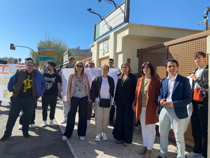 Comparecencia ante el IES Las Fuentezuelas para informar sobre el traslado del ciclo formativo.