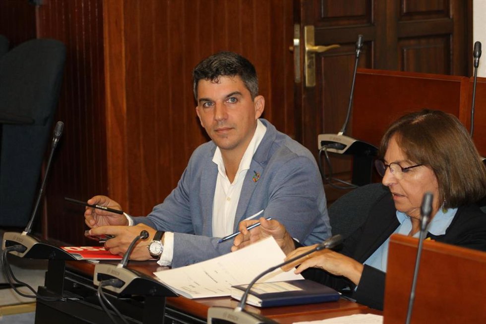 Archivo - El PSOE denuncia que Igual tiene a Santander "paralizada" y solo invirtió "3 de cada 10 euros" en 2024