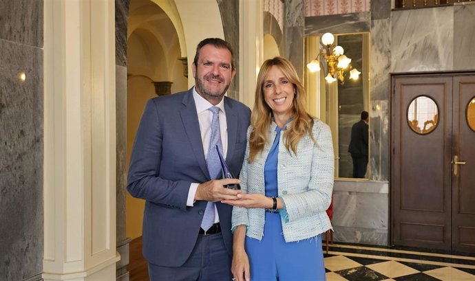 La concejalía de Salud de Murcia distingue a Hefame "por su contribución a la salud pública del municipio"