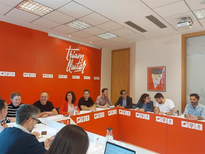 La secretaria general de la Federación Socialista de Mallorca (FSM), Amanda Fernández, preside la primera reunión de la nueva Comisión Ejecutiva 