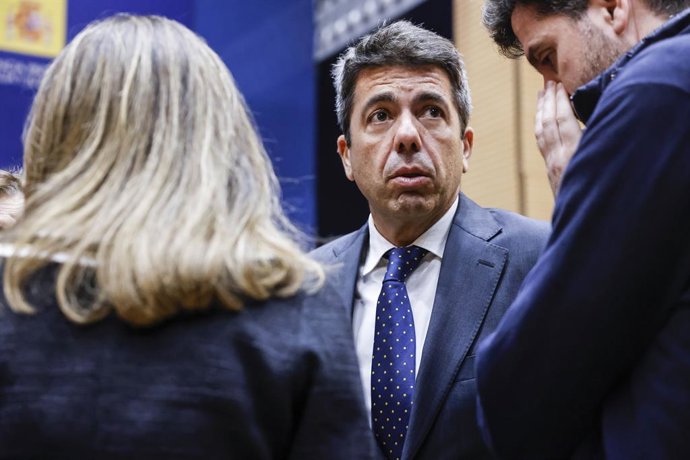 El president de la Generalitat valenciana, Carlos Mazón (c). 