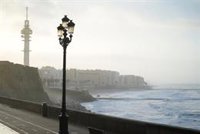 Aviso amarillo este martes por oleaje en la costa de Cádiz acompañado por viento de levante de hasta 61 km/h