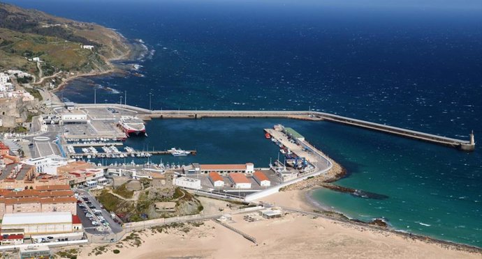Archivo - Vista aérea del Puerto de Tarifa.
