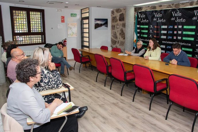 Reunión en el Valle del Jerte para conocer las necesidades de viviendas en los municipios