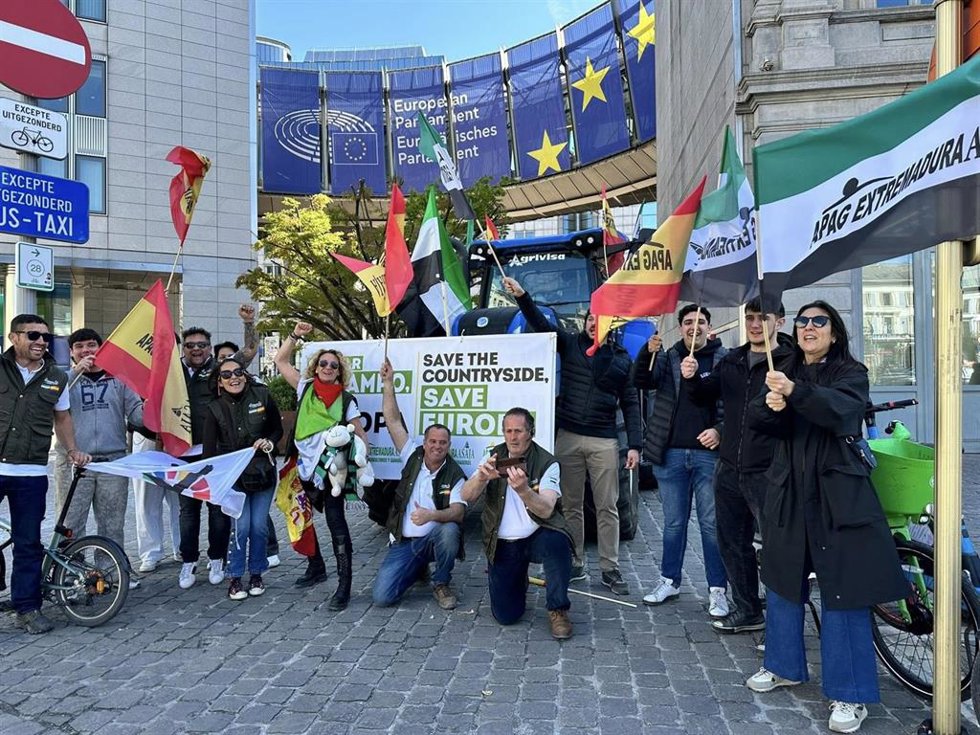 Tractorada de APAG Extremadura Asaja en Bruselas