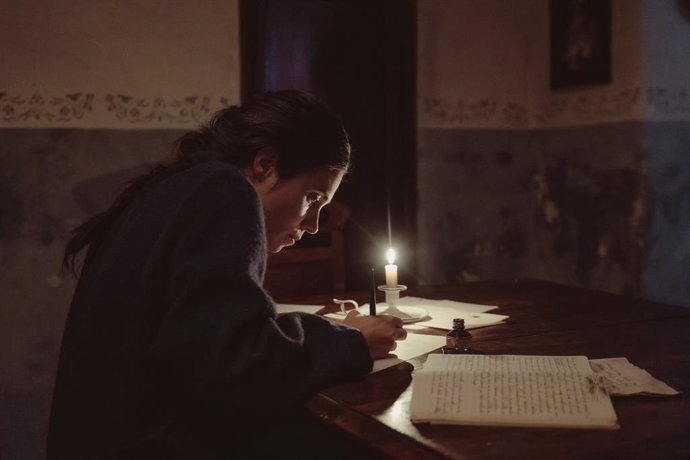 Archivo - La actriz Loreto Mauleón en una escena de la película 'La buena letra'.
