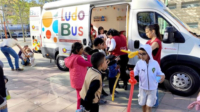 Juntos por la Vida pone en marcha un 'ludobus' itinerante en los municipios afectados por la dana
