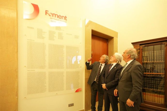 Inauguración de la placa en Foment.