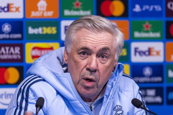 Archivo - Carlo Ancelotti,entrenador del Real Madrid, durante una rueda de prensa
