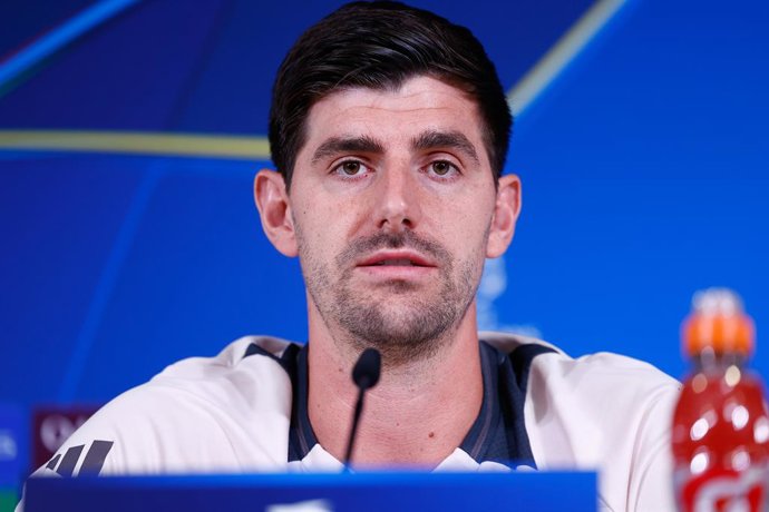 Archivo - Thibaut Courtois, participa de sua coletiva de imprensa antes da partida de futebol da Liga dos Campeões da UEFA contra o Borussia Dortmund, na Ciudad Deportiva Real Madrid, em 21 de outubro de 2024, em Valdebebas, Madri, Espanha.