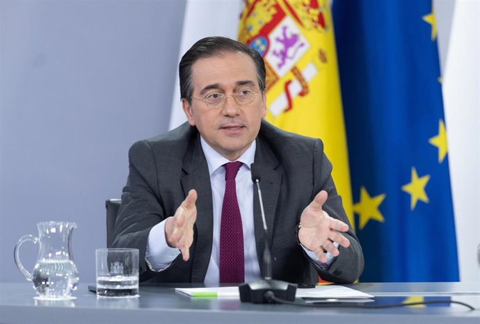 El ministro de Asuntos Exteriores, Unión Europea y Cooperación, José Manuel Albares, durante una rueda de prensa posterior a la reunión del Consejo de Ministros, en el Palacio de La Moncloa, a 1 de abril de 2025, en Madrid (España). 