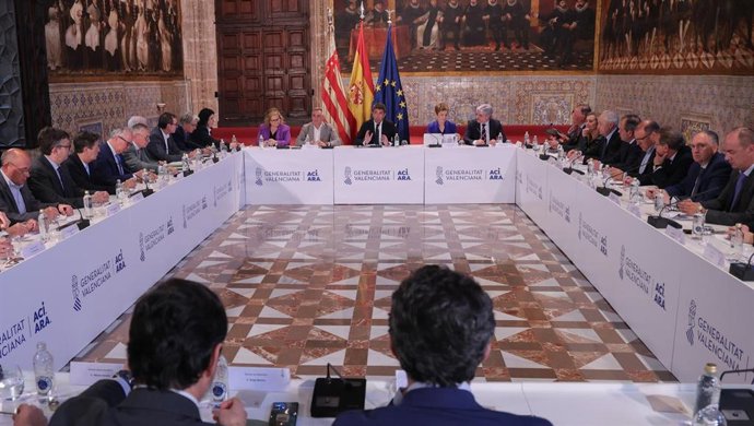 Reunión de seguimiendo de la situación de los aranceles en el Palau de la Generalitat, presidida por el 'president' Carlos Mazón