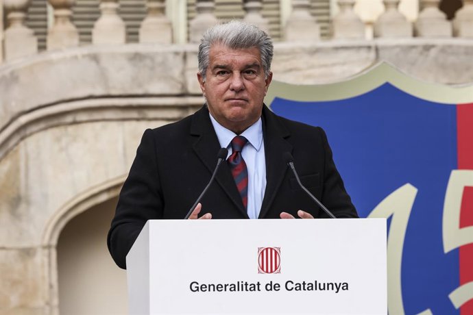 Joan Laporta, Presidente do FC Barcelona, inaugura a exposição fotográfica "Tant se val d'on venin", do fotojornalista Kim Manresa, que mostra o compromisso social do FC Barcelona e o trabalho de sua Fundação em todo o mundo no Palau Robert