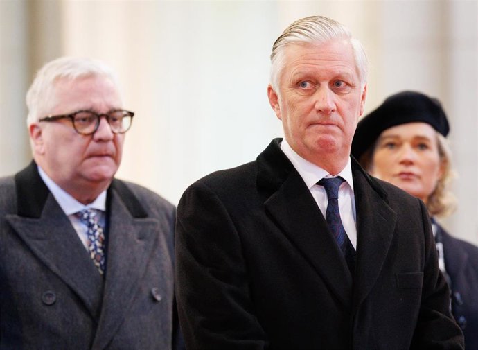 Archivo - El príncipe Lorenzo de Bélgica junto al rey Felipe (archivo)