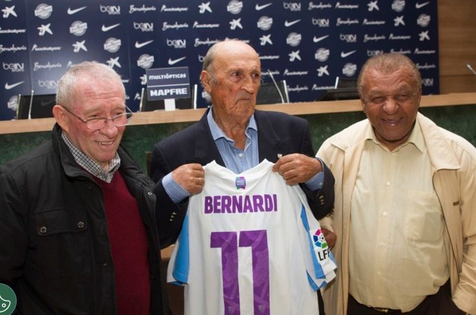 Bernardi, en el centro de la imagen, junto a Antonio Benítez y Ben Barek