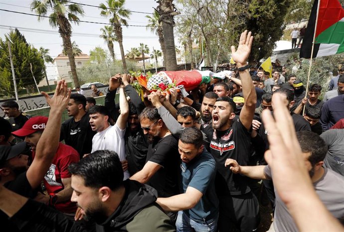Funeral del palestino-estadounidense Omar Muhamad Sada Rabi en Turmus Ayya, cerca de la ciudad cisjordana de Ramalá