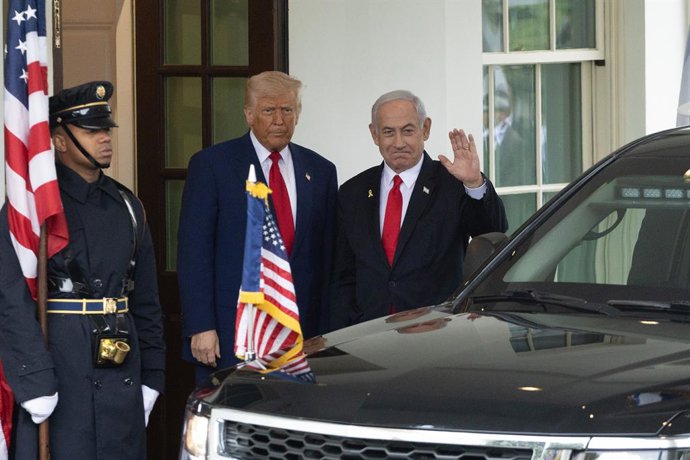 O presidente dos EUA, Donald Trump, recebe o primeiro-ministro israelense, Benjamin Netanyahu, na Casa Branca.
