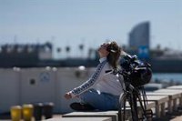 La estabilidad continúa en Península y Baleares con máximas de casi 30ºC, viento en Cádiz y lluvia en Canarias