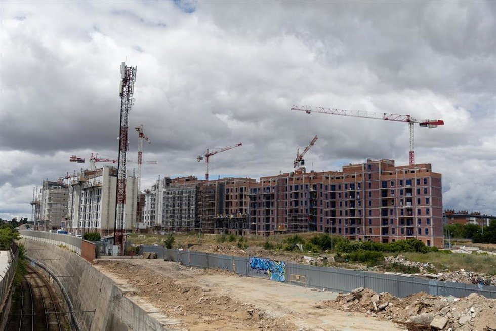 Archivo - Obras en bloques de viviendas.
