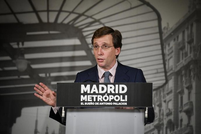 El alcalde de Madrid, José Luis Martínez-Almeida, durante la presentación de la muestra 'Madrid metrópoli. El sueño de Antonio Palacios'
