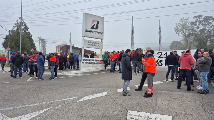 La huelga paraliza la producción de las fábricas de Bridgestone en Puente San Miguel y Basauri, según los sindicatos