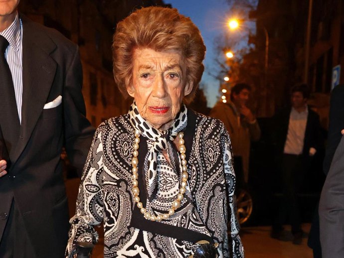 Piru Urquijo asiste a la misa funeral en memoria de Paloma de Urquijo y Eulate