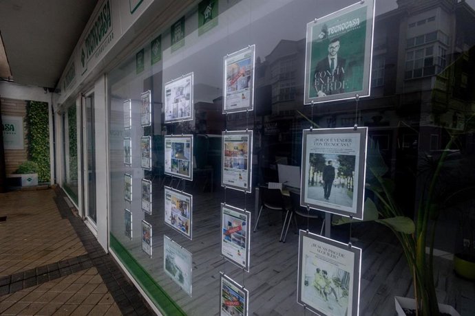 Archivo - Una inmobiliaria.