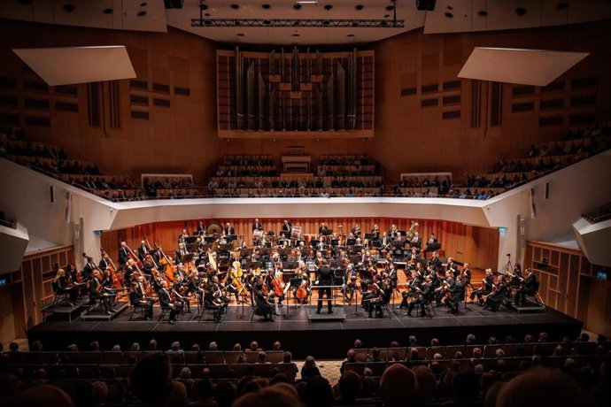 El Miguel Delibes acoge el concierto de la Filarmónica del Sur de los Países Bajos dirigida por Duncan Ward .
