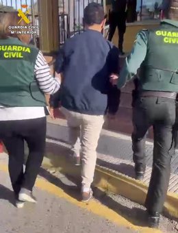 Uno de los detenidos por atentar contra la libertad sexual de una menor de edad.