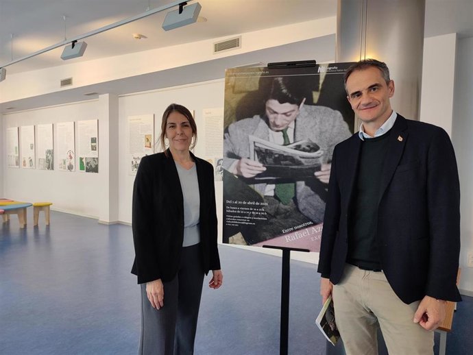 La Biblioteca Rafael Azcona acoge 'Entre nosotros, Rafael Azcona', una exposición que nos acerca al escritor y guionista logroñés