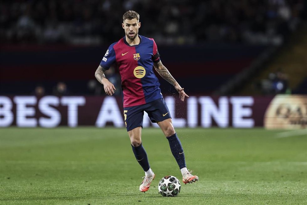 El central español del FC Barcelona Iñigo Martínez en un partido de la Liga de Campeones 2024/25